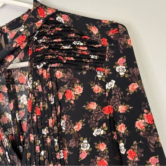 GUESS Women's Scarlett Ditsy Floral Print Bowtie Romper Jumpsuit Sz 4 Y2K - Picture 6 of 16